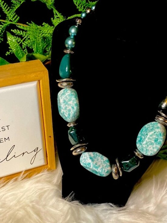 Jewelry - NWT! Showstopping Necklace Set! Ready to ship!